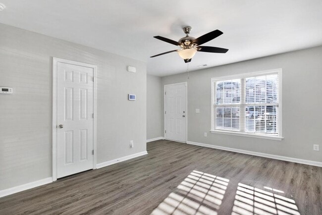 Building Photo - Great Townhome! City Limits! Carolina Forest!