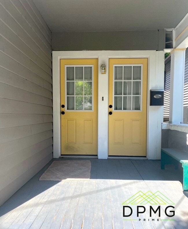 Building Photo - 132 S Clemens Ave