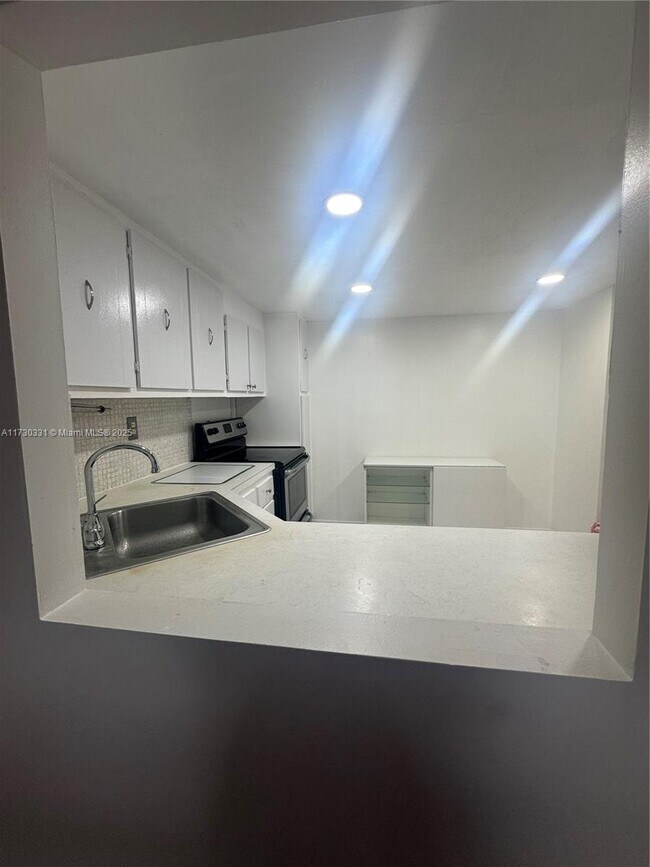 Building Photo - 2780 NE 183rd St