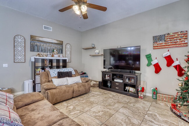 Building Photo - 13102 Cozy Cove Ave