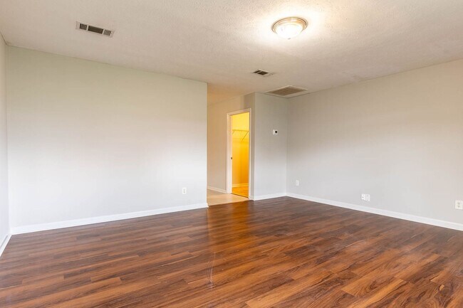 Building Photo - 752 Holland Ridge Dr