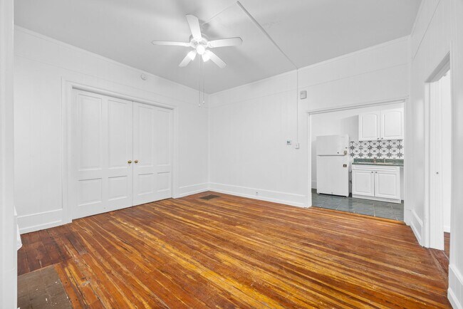Building Photo - 112 E Anderson St