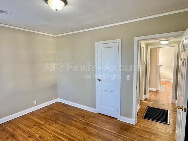 Building Photo - 115 Oak Forest Dr