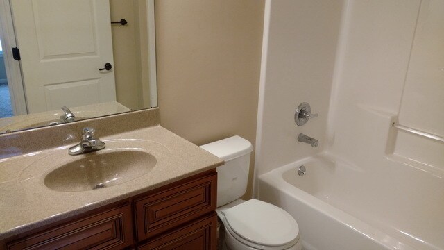 Building Photo - 4 bedroom, 3 bath home on quiet Cul-de-sac...