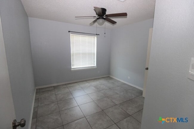 Building Photo - 2702 Cactus Dr
