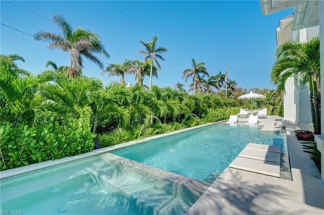 Building Photo - 2020 Gordon Dr