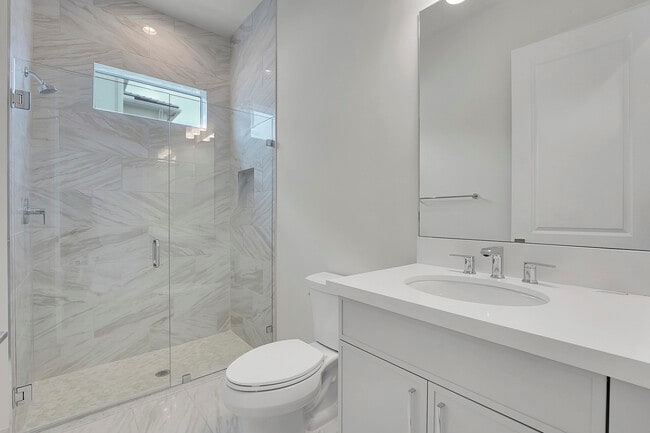 Building Photo - 9341 Crestview Cir