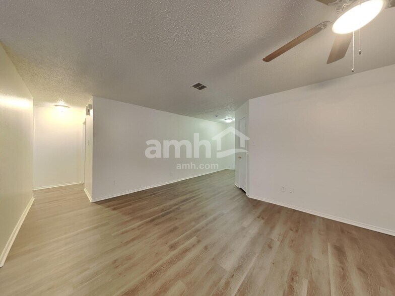 Building Photo - 3913 Country Ln