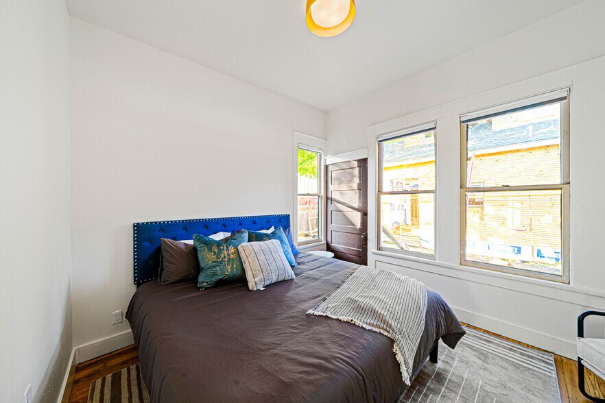 Building Photo - 540 Adams St