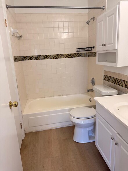 Building Photo - 10420 SW 158th Ct