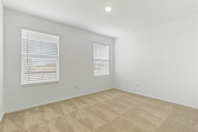 Building Photo - 252 Sambre St