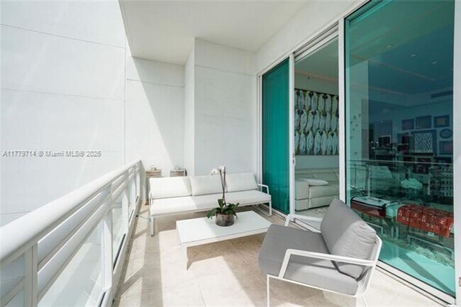 Building Photo - 900 Brickell Key Blvd