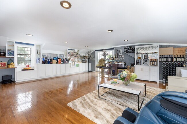 Building Photo - 538 Main St