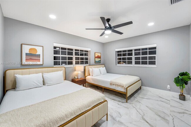 Building Photo - 1030 SW 14th Terrace