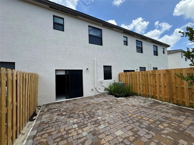 Building Photo - 12884 SW 232nd Ln