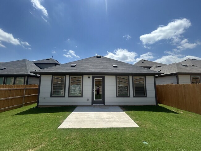 Building Photo - Beautiful, brand new four bedroom, two bathroom home for rent!