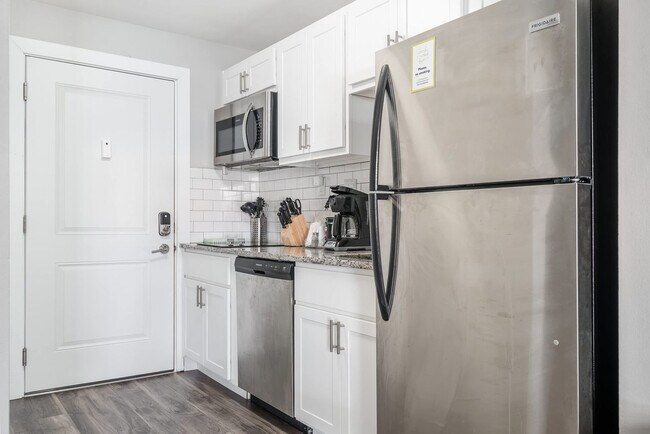 Building Photo - 615 N East St