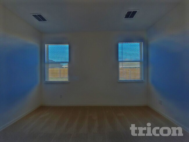 Building Photo - 509 Macdonald Wy