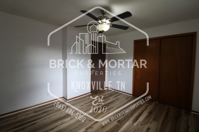 Building Photo - 2409 Holbrook Dr