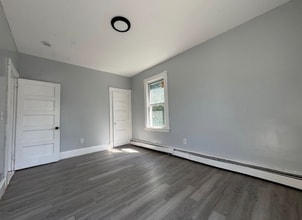 Building Photo - 3 Kenyon Ct