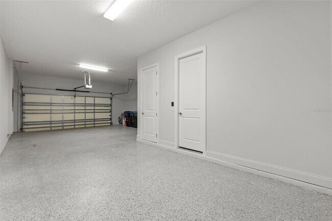 Building Photo - 10511 Royal Cypress Way