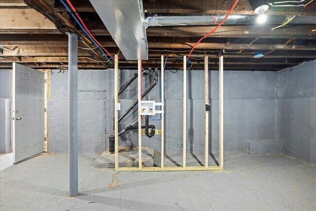 Building Photo - 480 White St