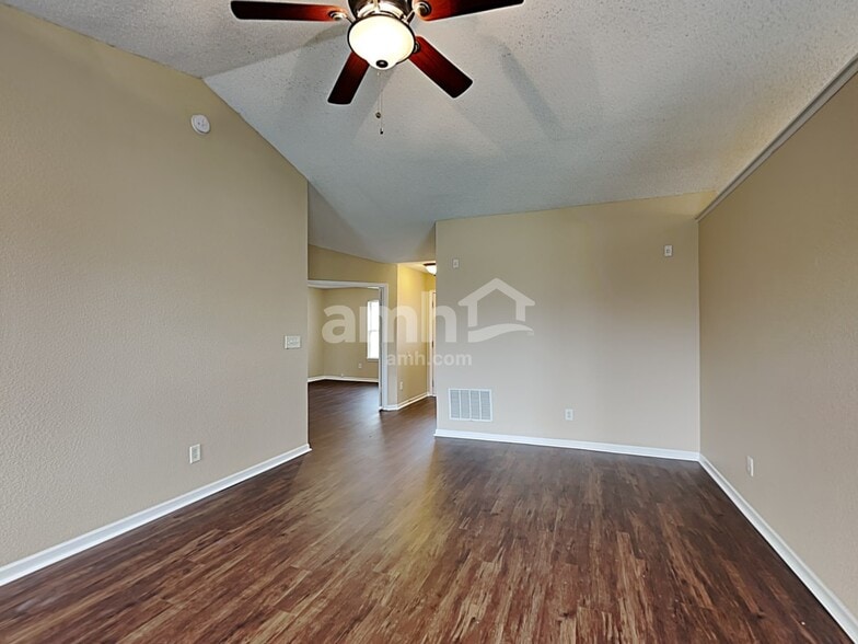 Building Photo - 5606 Wood Hollow Dr