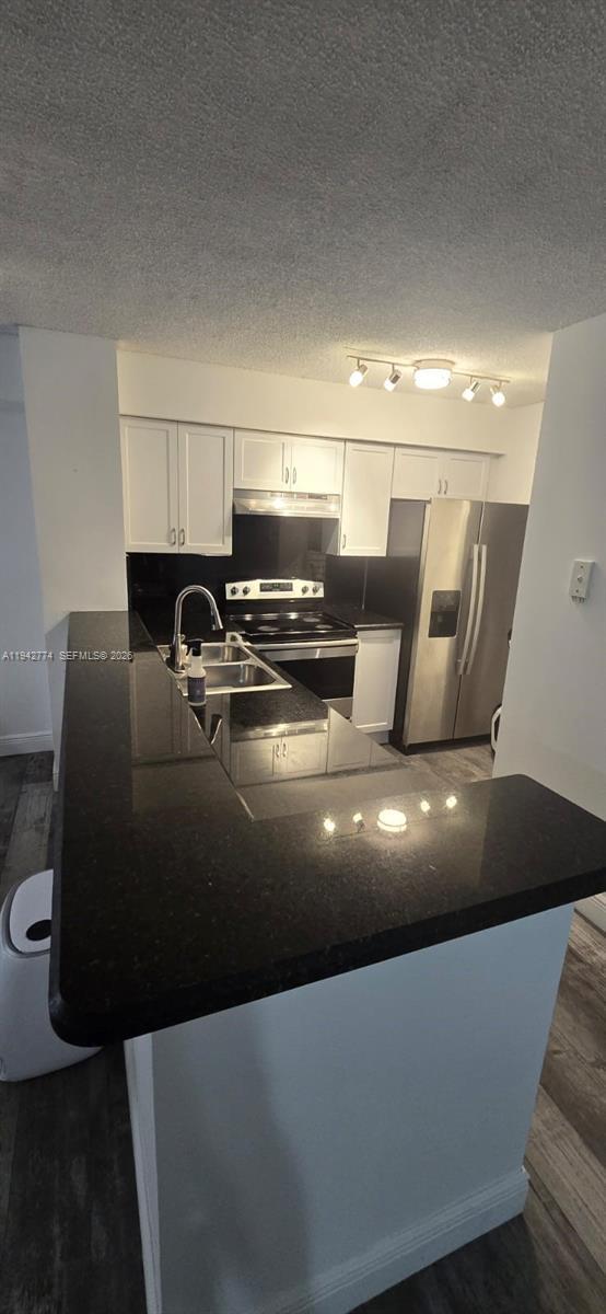 Building Photo - 530 S Park Rd