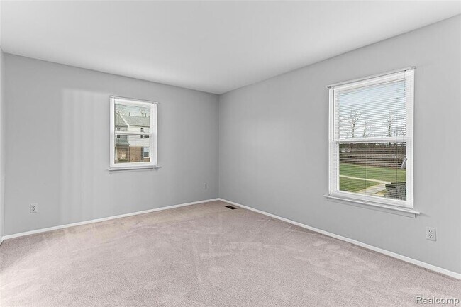 Building Photo - 3374 Burbank Dr