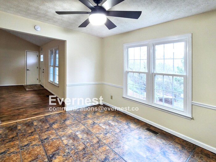 Building Photo - 2047 Arbor Forest Dr SW