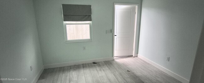 Building Photo - 216 NE 3rd St