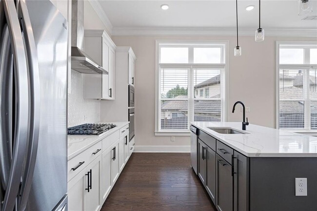 Building Photo - 109 Village Green Ave