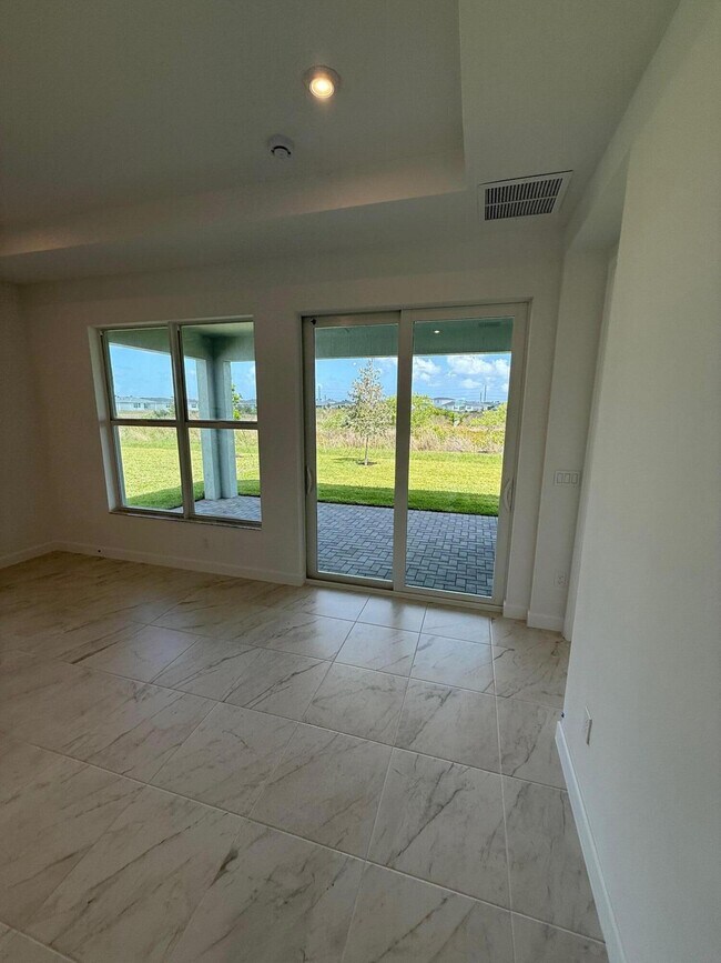 Building Photo - 13509 SW Bally Dr