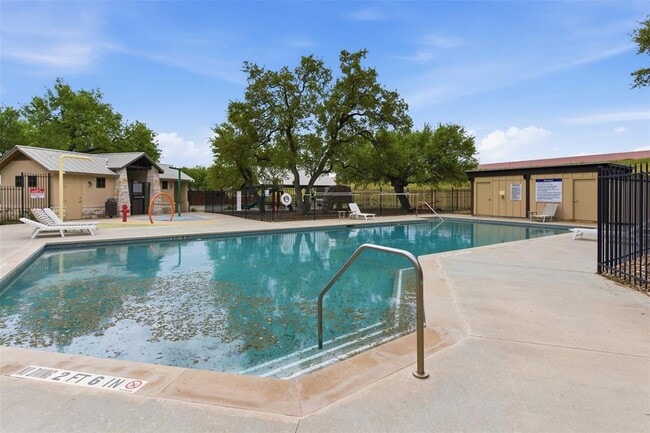 Building Photo - 2409 Muzzie Ln