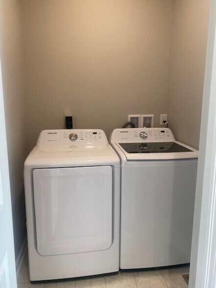 Washer And Dryer - 183 Lockheed Dr