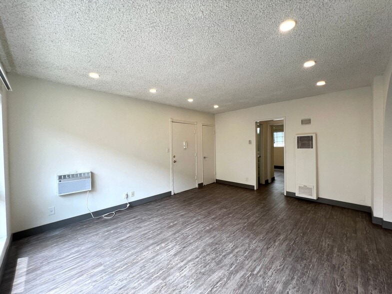 Building Photo - 3419 Keystone Av