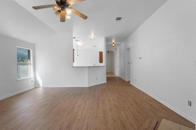 Building Photo - 114 Gainer Dr