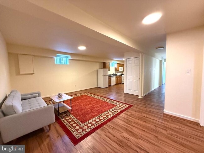 Building Photo - 701 N Vermont St