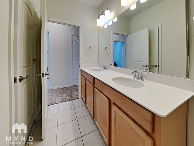Building Photo - 4916 Meadow Falls Dr