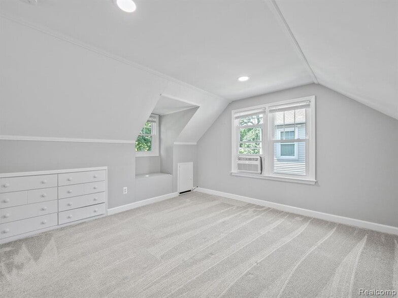 Building Photo - 1679 Villa Rd