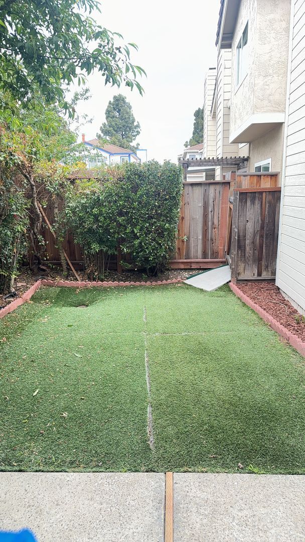 Building Photo - Beautiful Spacious 4-bedroom, 2.5-bathroom...