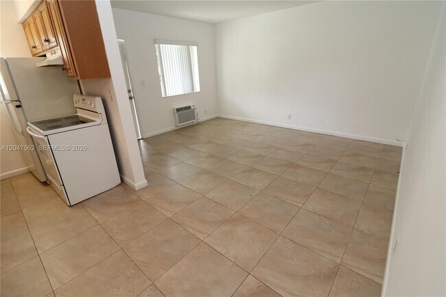 Building Photo - 1708 N 16th Ave