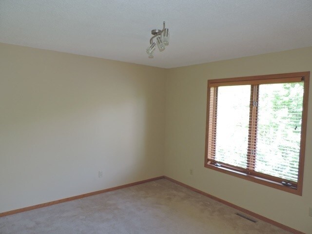 Building Photo - SUBLEASE AVAILABLE NOW