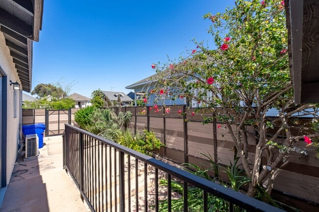 Building Photo - Beautifully updated 2 bed, 2 bath single-family home in Logan Heights