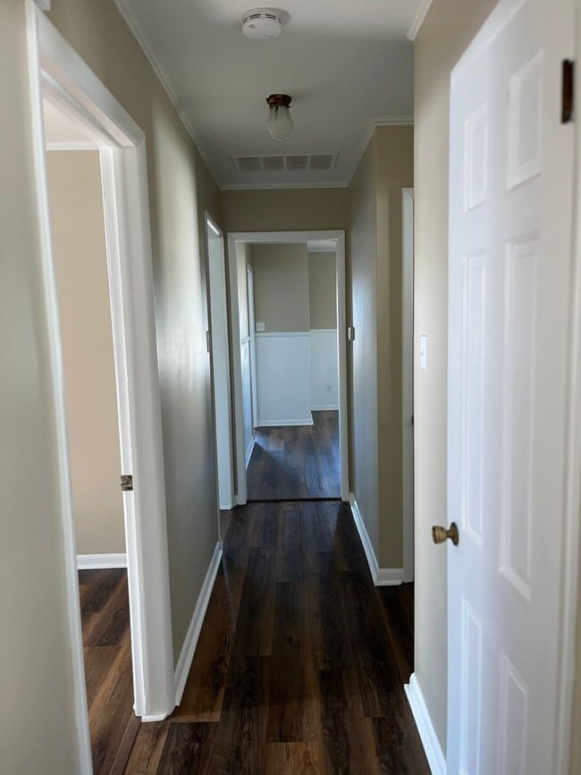 Building Photo - 3 Bed 1.5 Bath Home