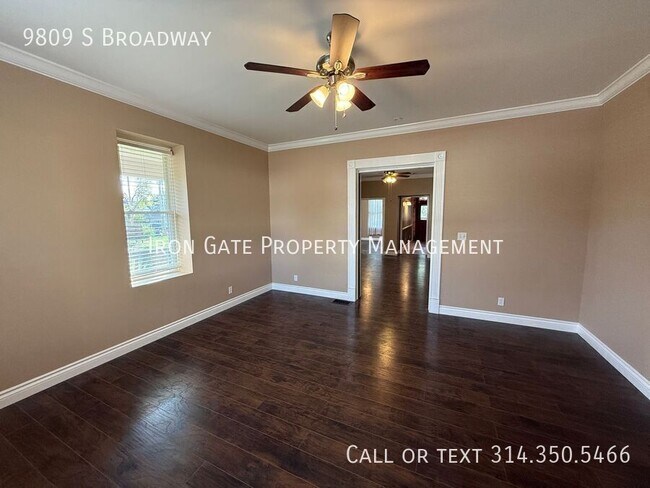 Building Photo - 9809 S Broadway