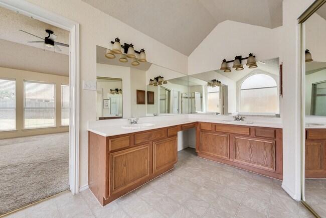 Building Photo - 3018 Blue Jay Ln