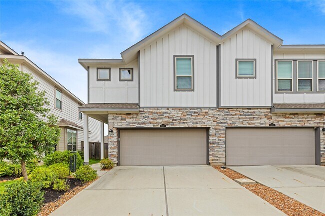 Building Photo - 641 Royal Arch Dr