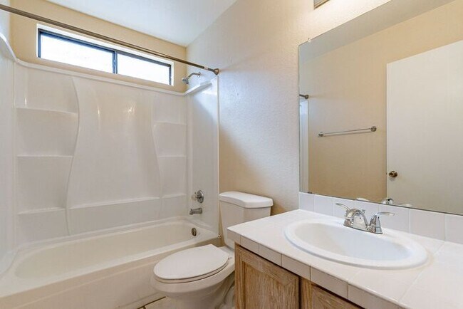 Building Photo - 630 W Cassidy Pl
