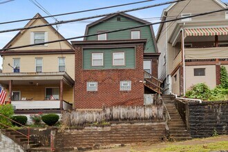 Building Photo - Large Updated 3 bedroom with Central Air